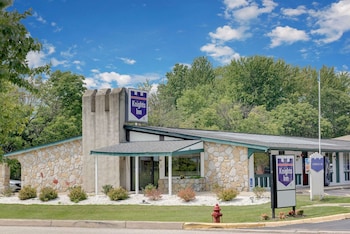 Knights Inn Macedonia,Macedonia>>Cleveland,2 star
