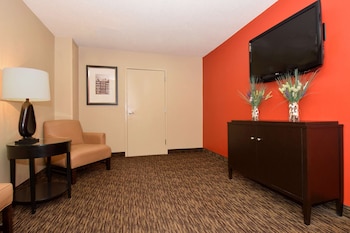 Suburban Studios Copley Akron West,Copley>>Akron,2 star