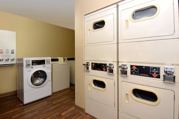 Suburban Studios Copley Akron West,Copley>>Akron,2 star