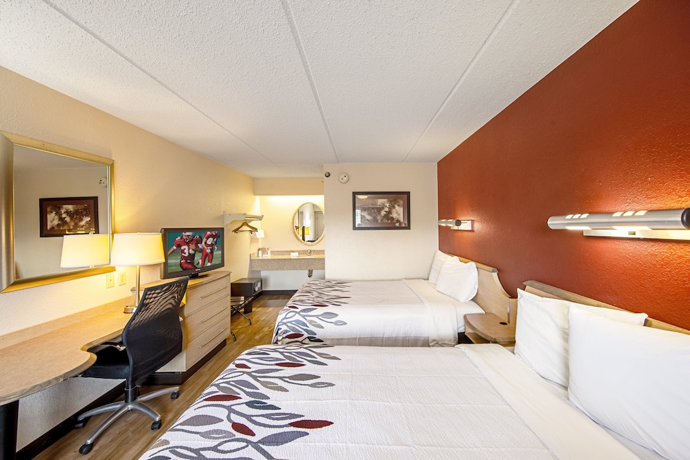 red roof inn canton