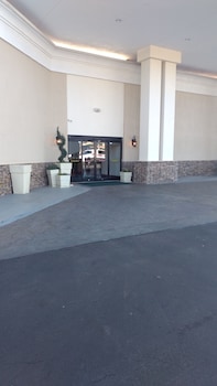 holiday inn hotel and suites oklahoma city north by ihg