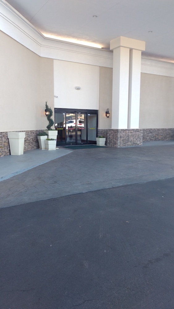 holiday inn hotel and suites oklahoma city north by ihg