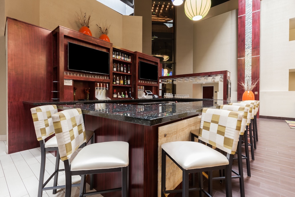 holiday inn hotel and suites oklahoma city north by ihg