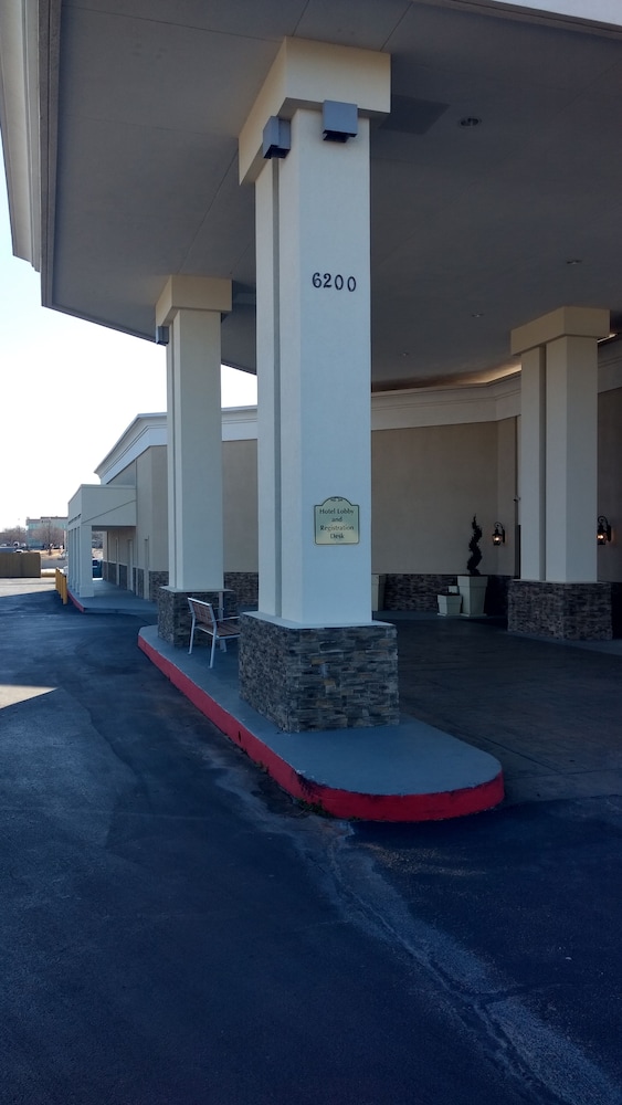 holiday inn hotel and suites oklahoma city north by ihg