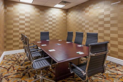 holiday inn hotel and suites oklahoma city north by ihg