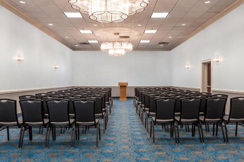 holiday inn hotel and suites oklahoma city north by ihg