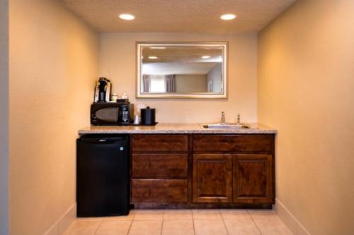 holiday inn hotel and suites oklahoma city north by ihg