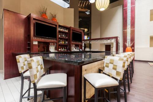 holiday inn hotel and suites oklahoma city north by ihg