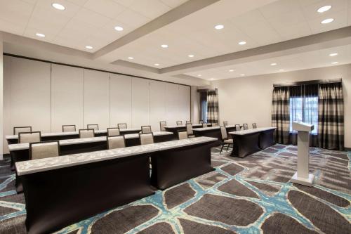 embassy suites by hilton orlando airport