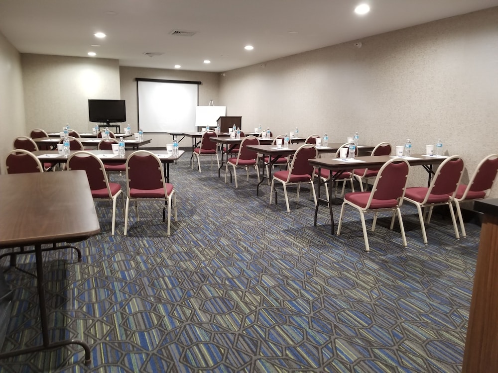 holiday inn express birch run frankenmuth area by ihg