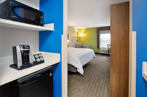 holiday inn express and suites sunbury columbus area