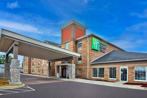 holiday inn express and suites sunbury columbus area