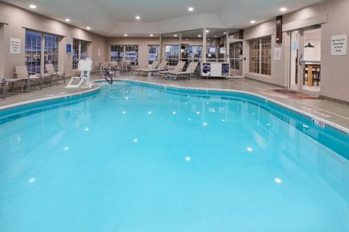 holiday inn express and suites sunbury columbus area