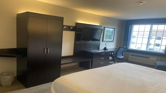 holiday inn express hotel and suites ashtabula geneva by ihg