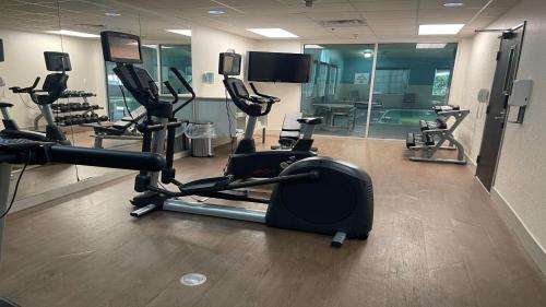 holiday inn express hotel and suites ashtabula geneva by ihg