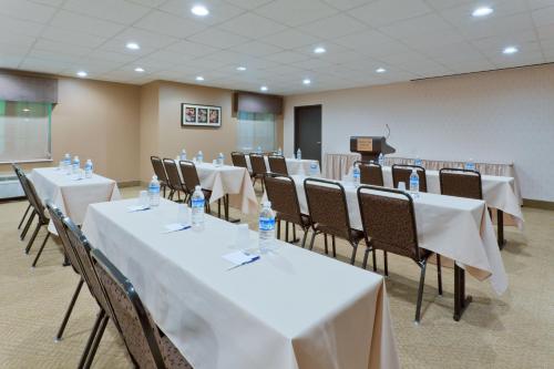 holiday inn express hotel and suites ashtabula geneva by ihg