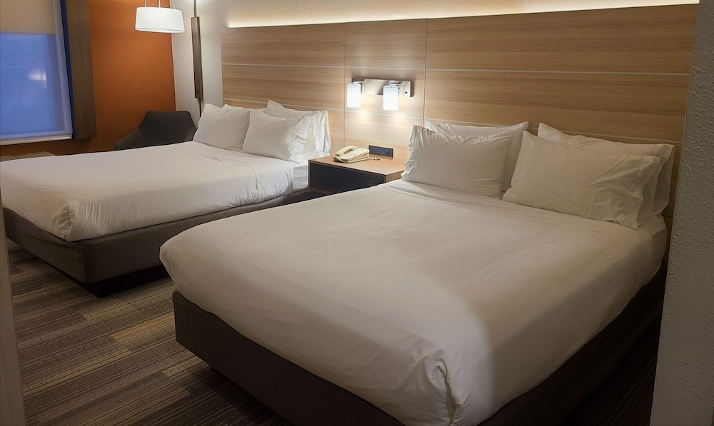holiday inn express newton falls by ihg