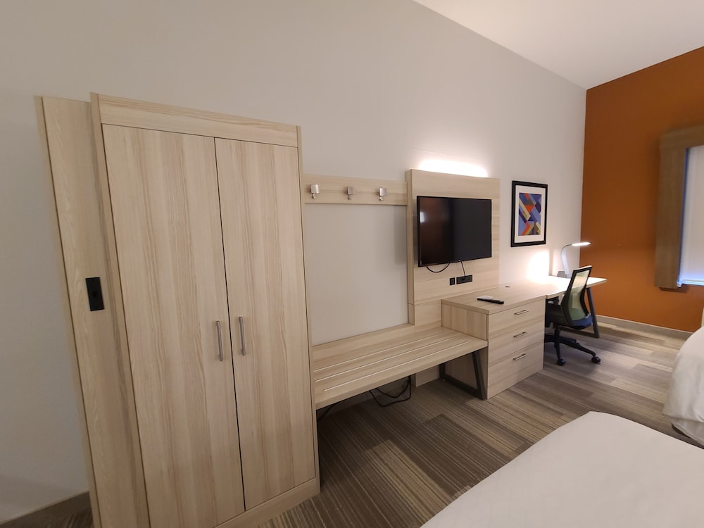holiday inn express newton falls by ihg