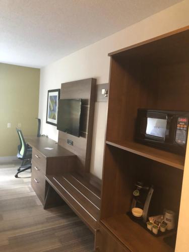 Holiday Inn Express Mt Vernon By Ihg,Knox>>Bellville,3 star
