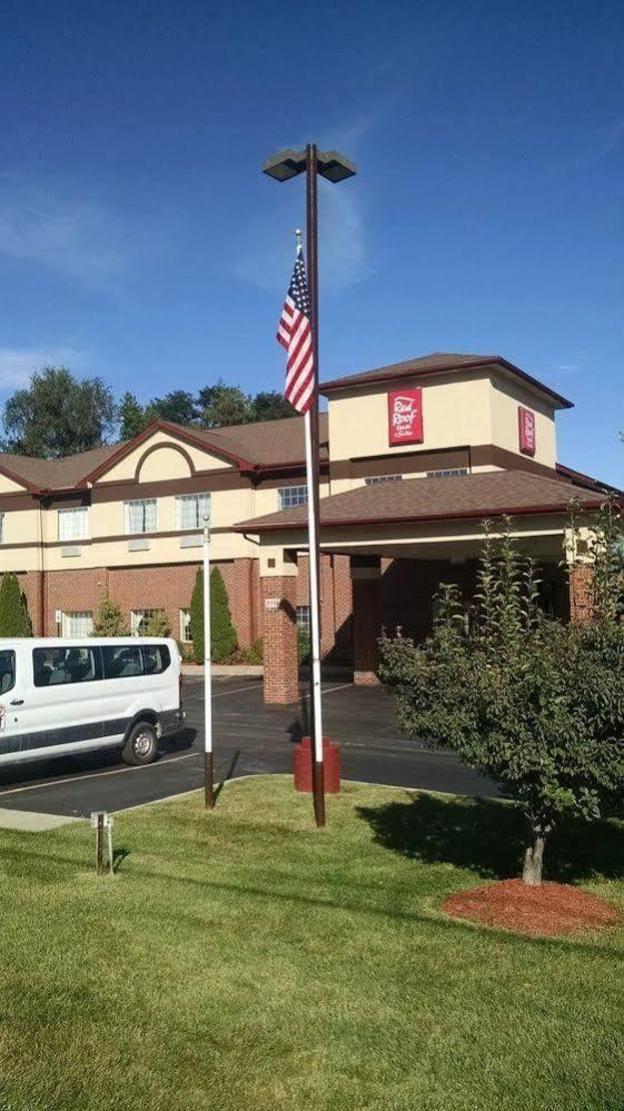 red roof inn and suites lake orion auburn hills