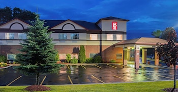 red roof inn and suites lake orion auburn hills