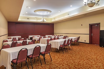 red roof inn and suites lake orion auburn hills