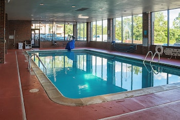 red roof inn and suites lake orion auburn hills