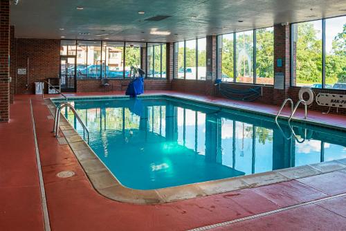red roof inn and suites lake orion auburn hills