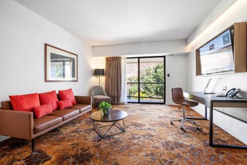 crowne plaza alice springs lasseters by ihg