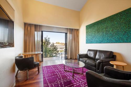 crowne plaza alice springs lasseters by ihg