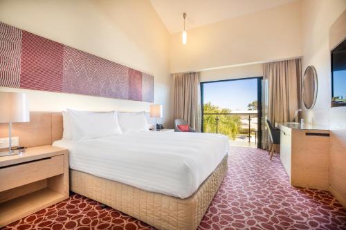 crowne plaza alice springs lasseters by ihg