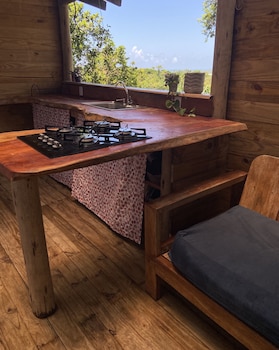 alto astral hostel