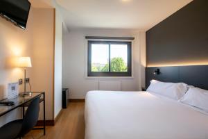 hotel sancho ramirez