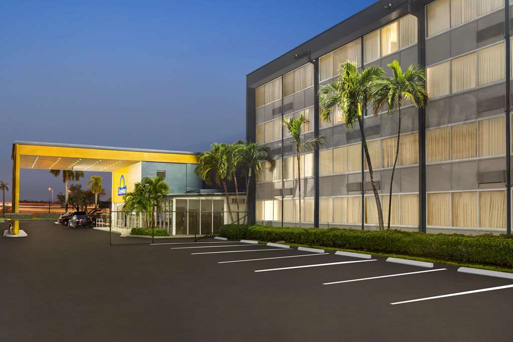 envision hotel miami international airport