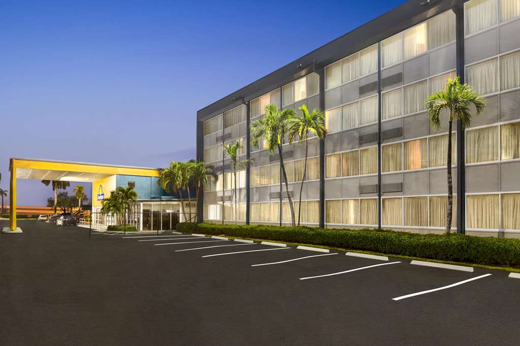 envision hotel miami international airport
