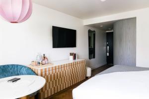 short stories hotel