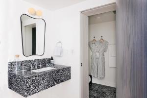 short stories hotel