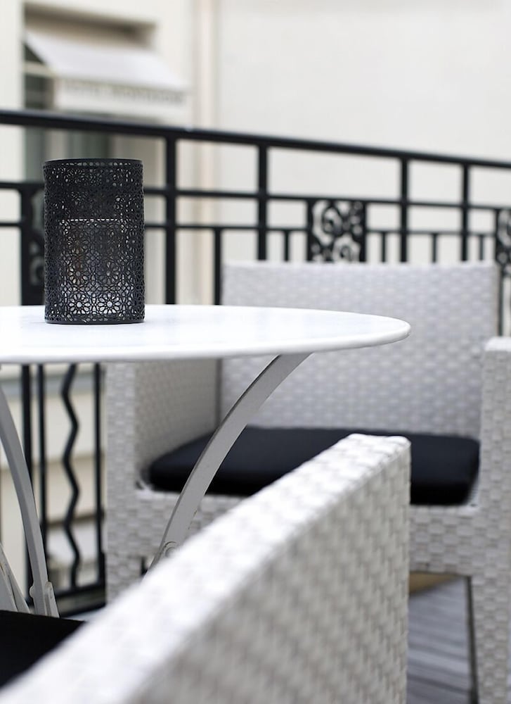 hotel montaigne