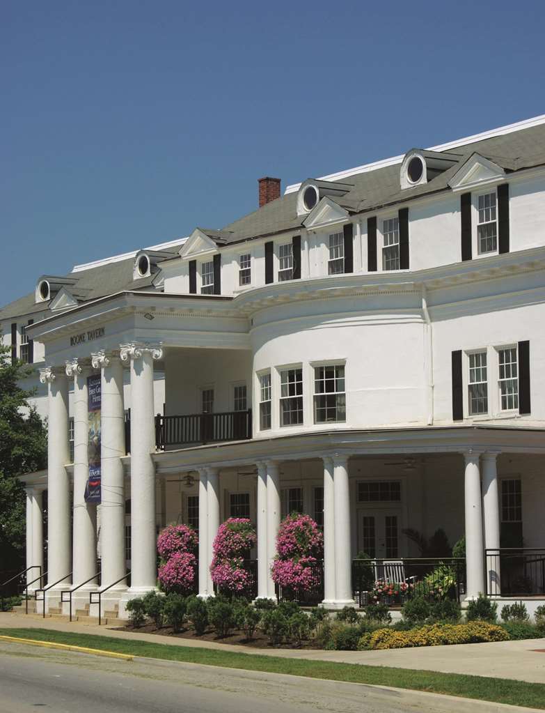 Historic Boone Tavern Hotel And Restaurant