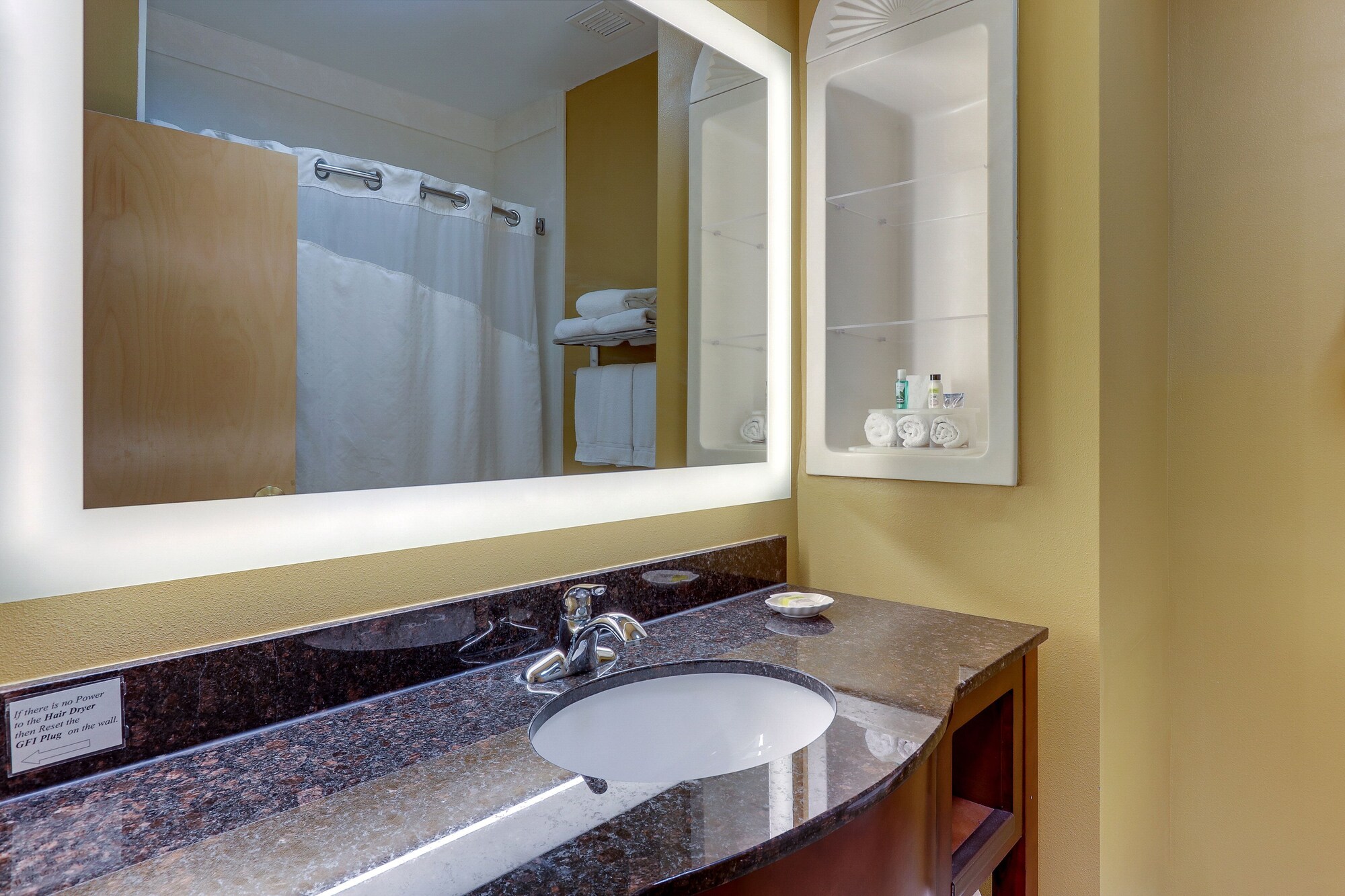 holiday inn express and suites richmond by ihg