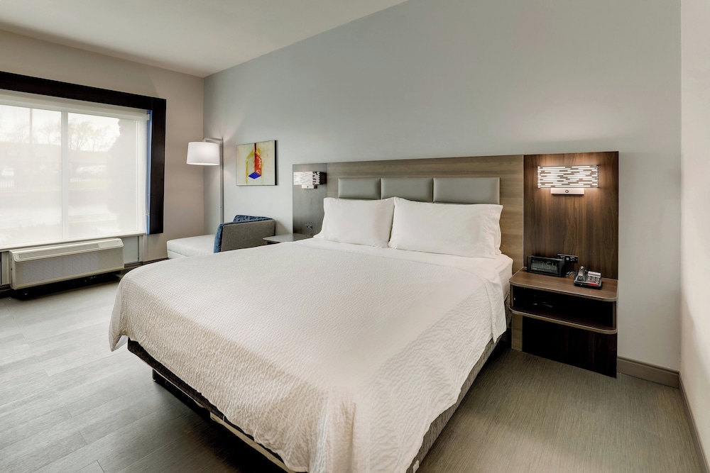 holiday inn express and suites richmond by ihg