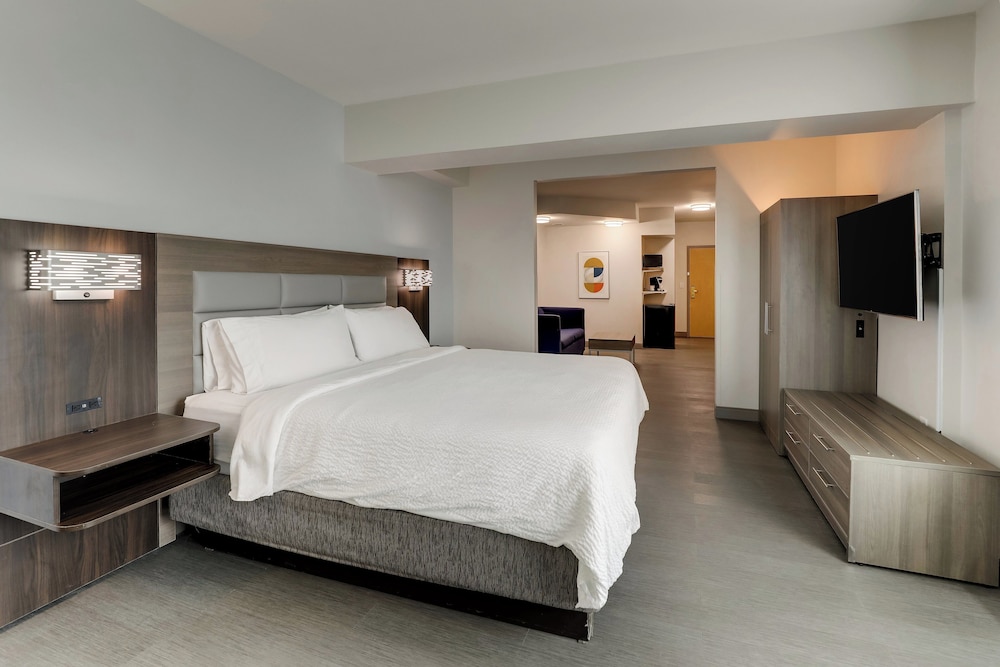 holiday inn express and suites richmond by ihg