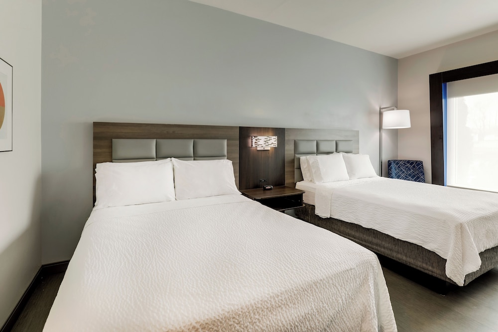 holiday inn express and suites richmond by ihg
