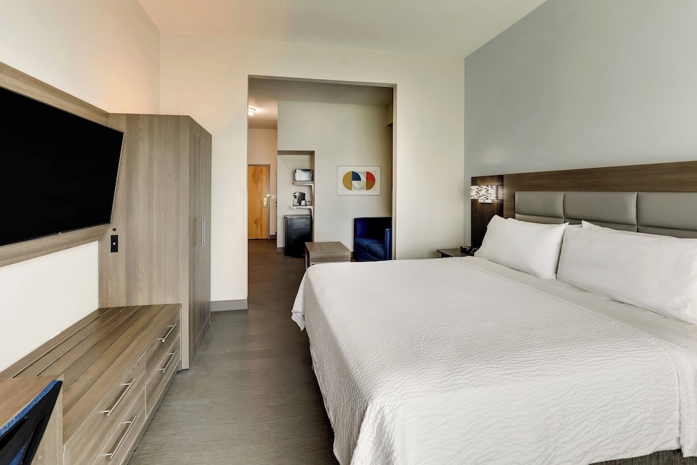 holiday inn express and suites richmond by ihg