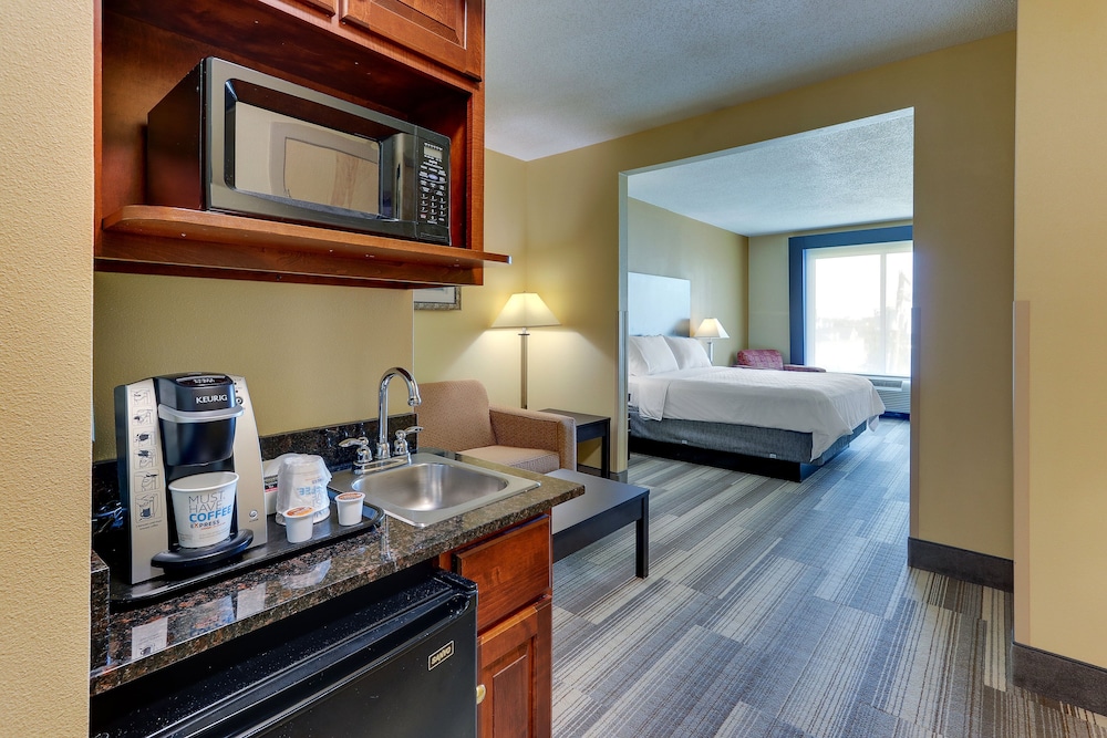 holiday inn express and suites richmond by ihg