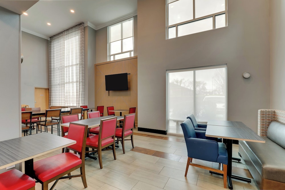 holiday inn express and suites richmond by ihg