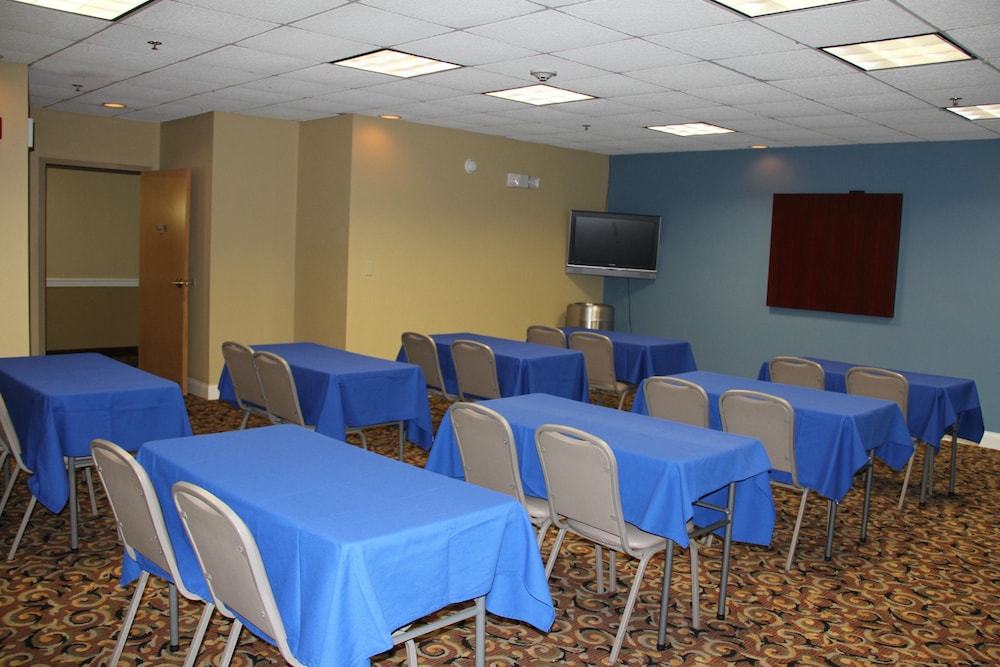 holiday inn express and suites richmond by ihg