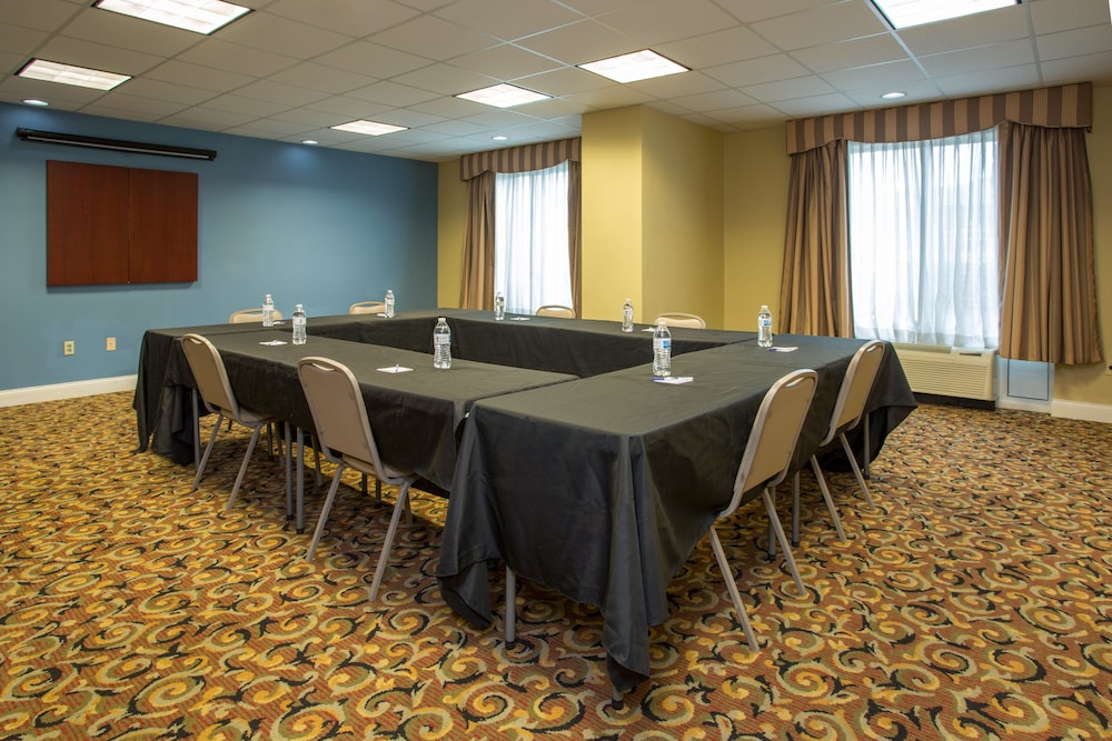 holiday inn express and suites richmond by ihg