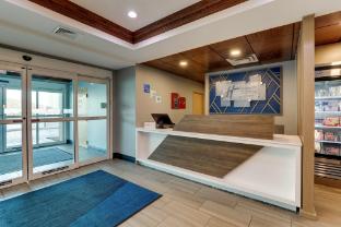 holiday inn express and suites richmond by ihg