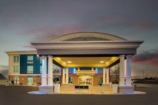 holiday inn express and suites richmond by ihg